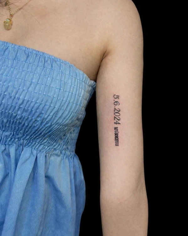 ลายไทย หน้าอก